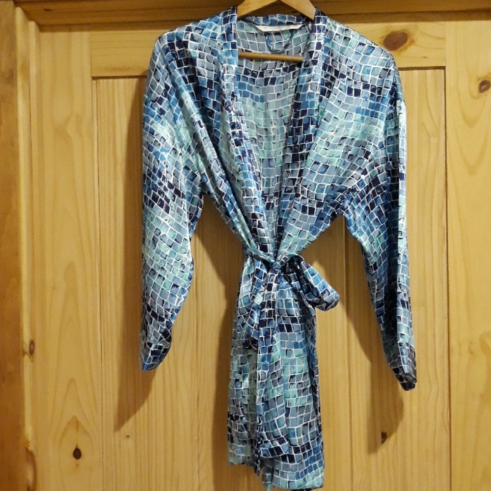 Victoria's Secret Kimono Robe, mosaic pattern, satin feel